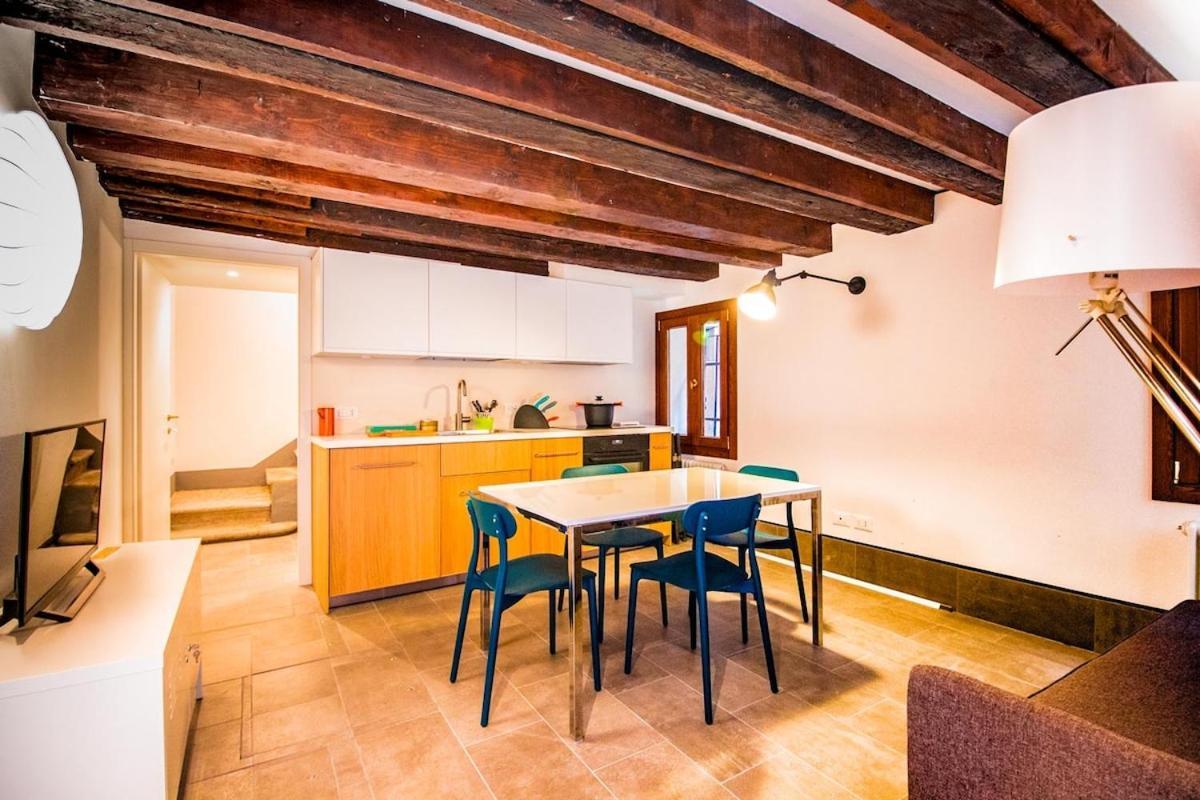 Private House On 3 Levels In The Centre Of